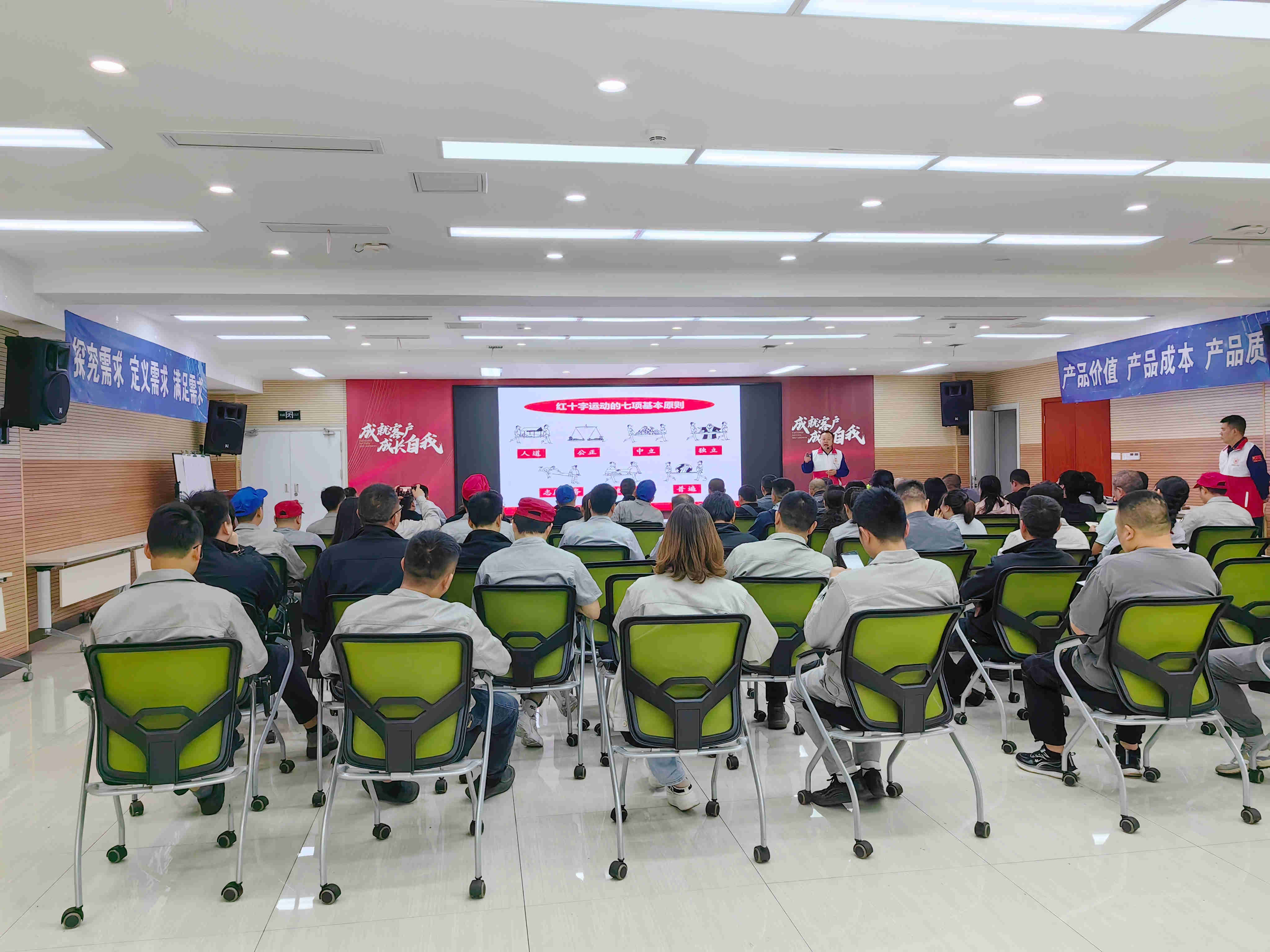 掌握急救技能 守护生命防线&mdash;&mdash;11517bb巴黎人贵宾会集团组织开展救护员专项培训